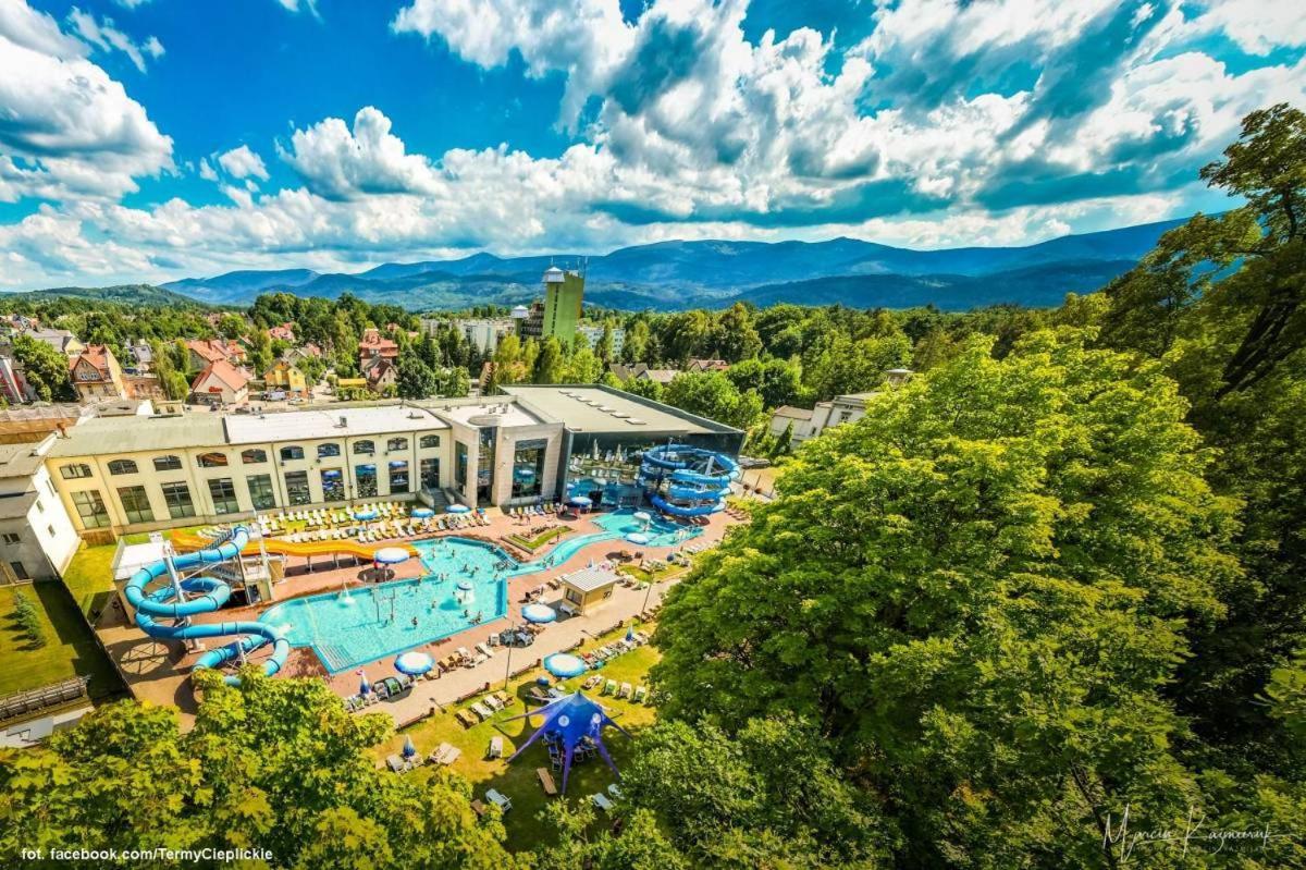 Villa Cervi Cieplice イェレニャ・グーラ エクステリア 写真
